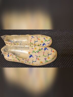 Women’s Slip-On Espadrilles with Multicolor Hummingbird Print - Beige